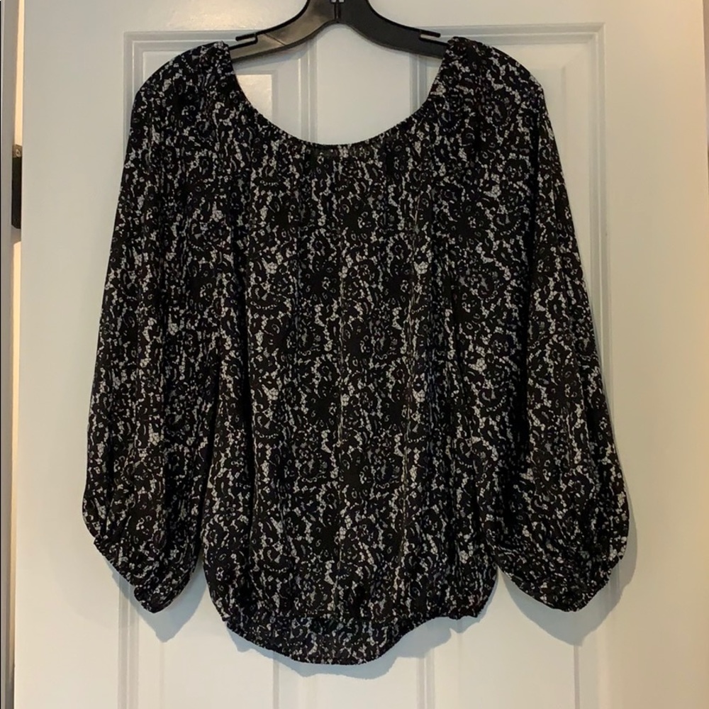 Vince Camuto Lace Print Top - versatile! Size XS